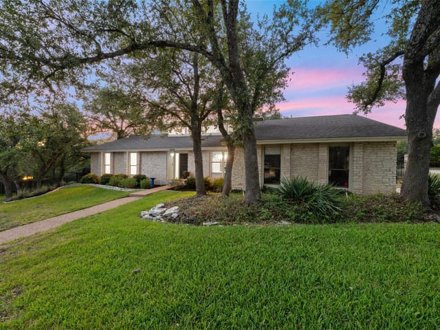 1600 Lost Creek Blvd