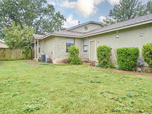 16003 Stoneham CIR