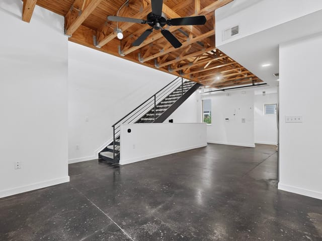 1601 E 5th ST Unit #211