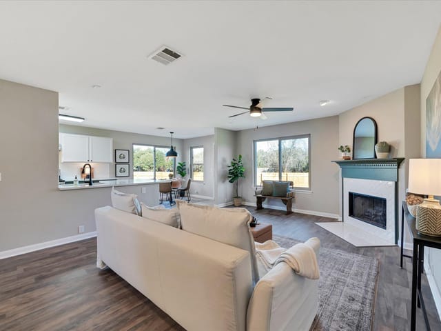 1601  Gouda Ct