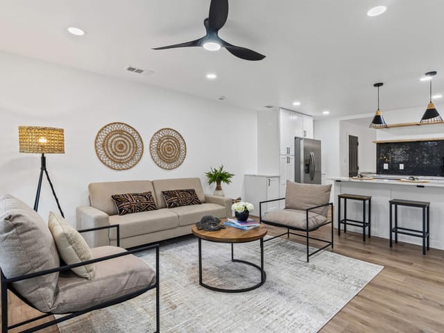 1601 N Redondo DR