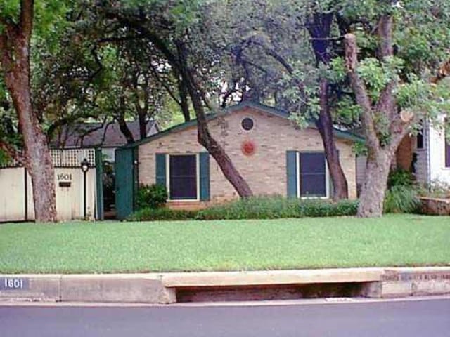1601 TRAVIS HEIGHTS Blvd