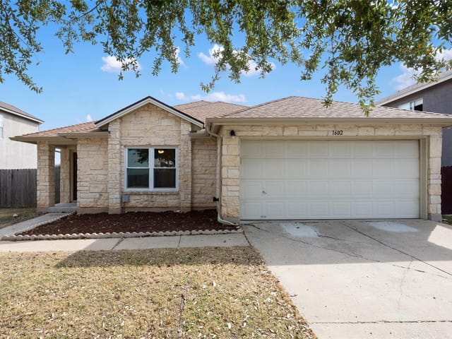 1602 Candlelight Dr