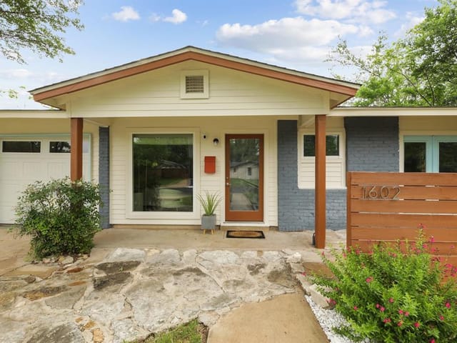 1602 Fair Oaks Dr