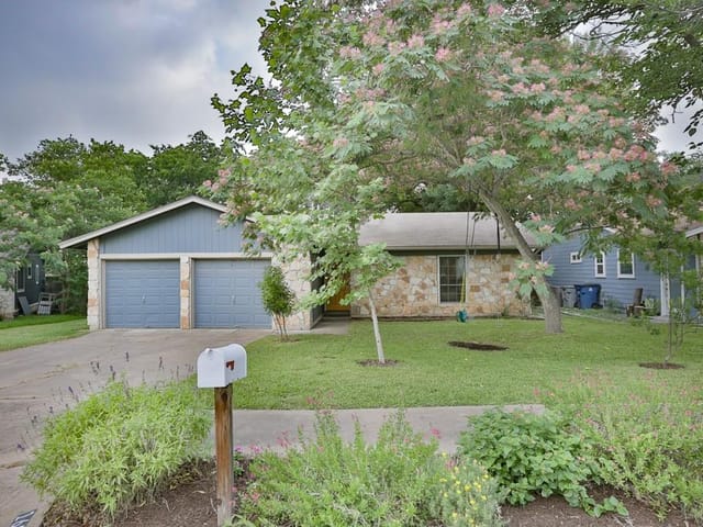 1602 Sahara Ave