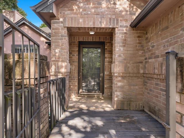 1602 Whitney Way