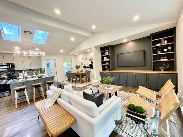 1603 Broadmoor Dr