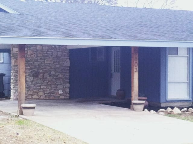 1603 Meander Dr