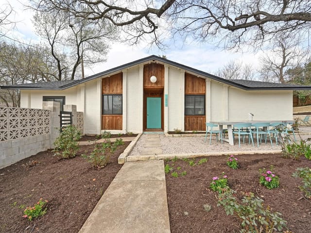 1604 Adriane Dr