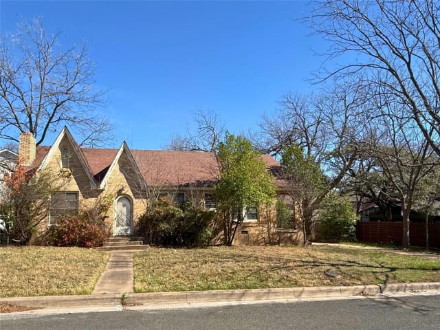 1604 Dywer Ave