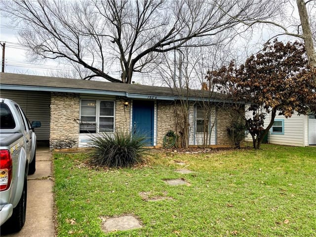 1604 Fair Oaks Dr