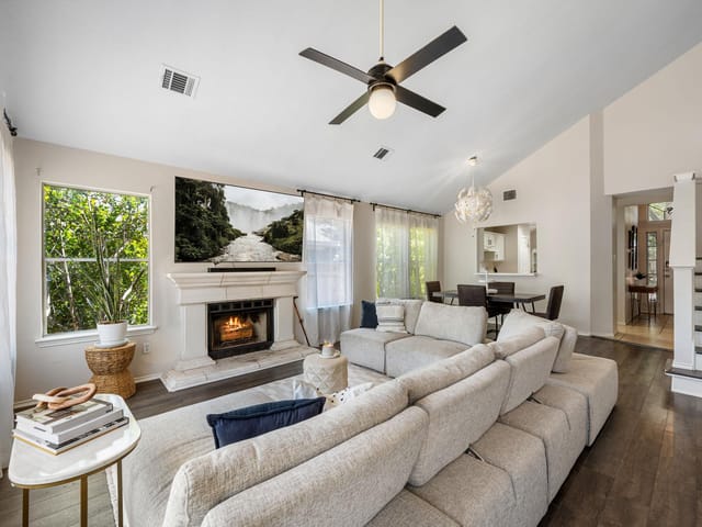 1606 Academy PL