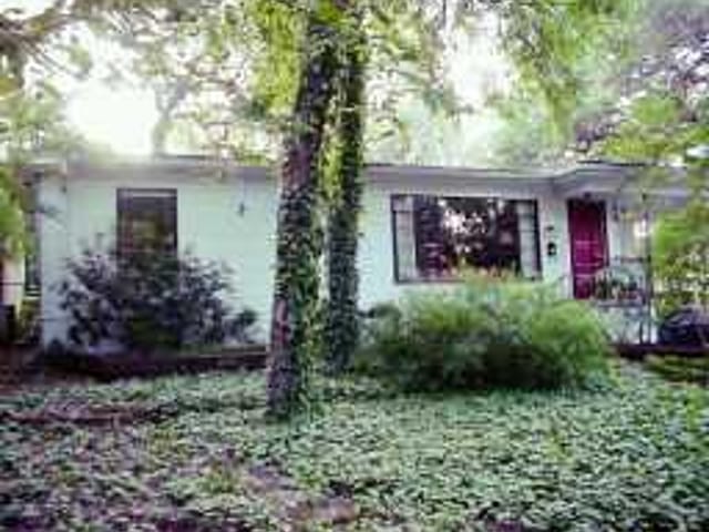 1606 KENWOOD Ave