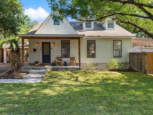 1606 W 14th St