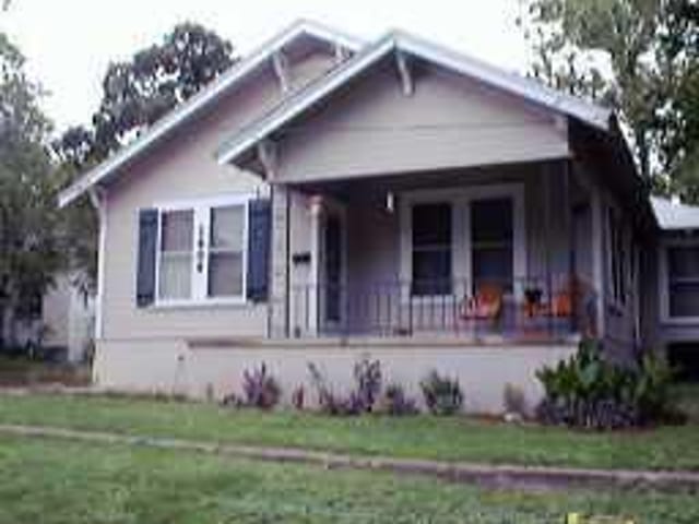 1606 W 8TH ST