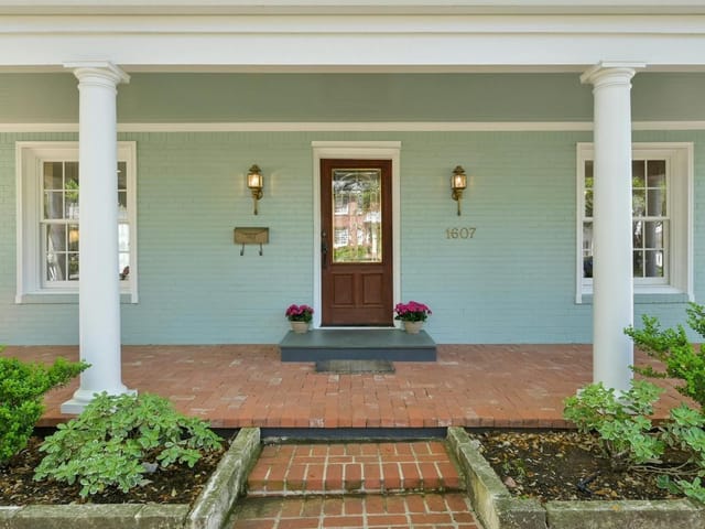 1607 Gaston Ave
