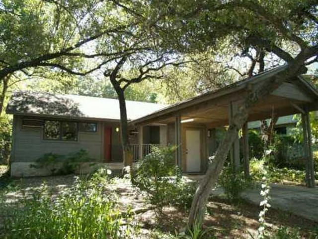 1607 Roberts Ave