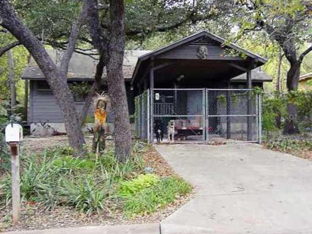 1607 ROBERTS Ave
