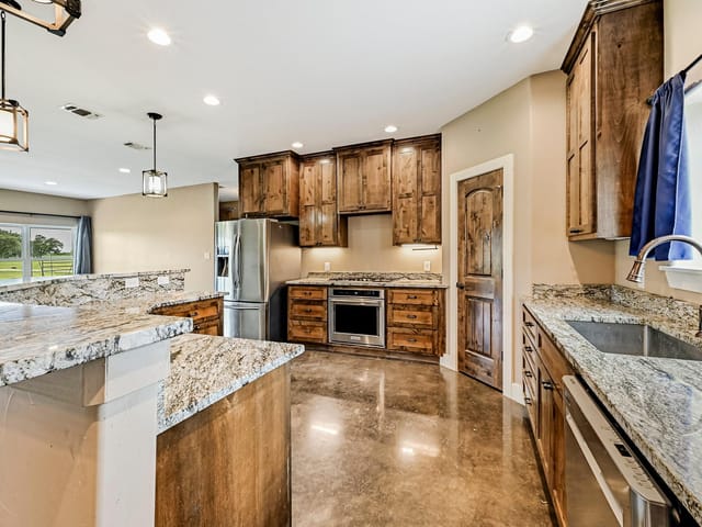 1608 County Road 204