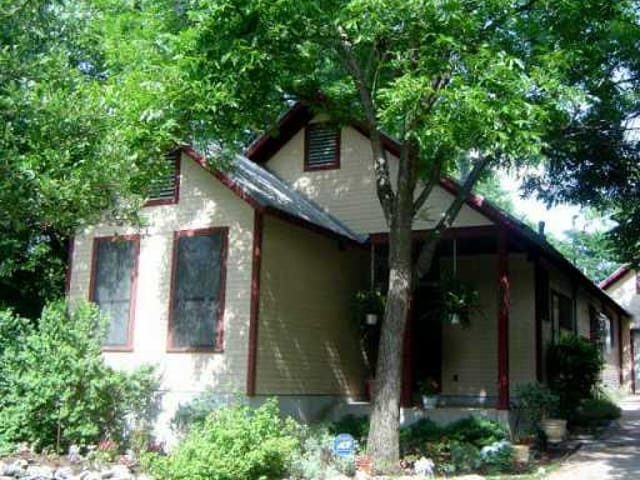 1609 Drake Ave
