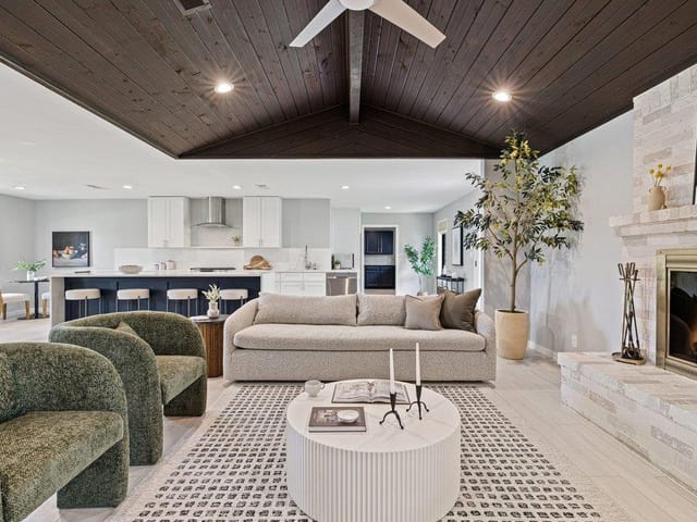 1609 Mesquite LN