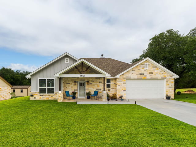 1610 Badger LN