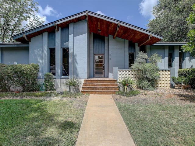 1610 Pecan ST