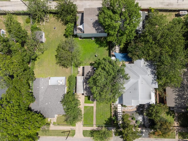 1610 Willow ST - front exterior - Luxury lot in Riverside, Austin, TX