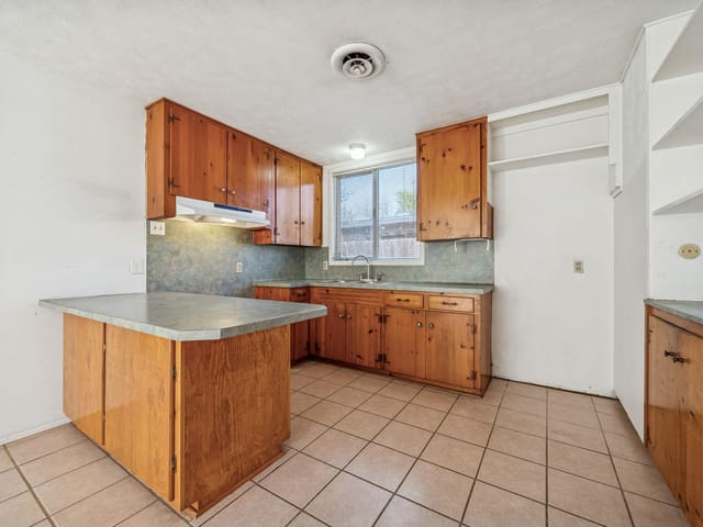 1611 Cloverleaf DR