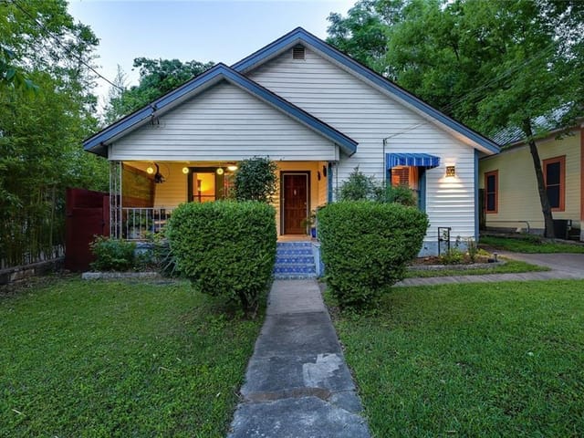 1611 Drake Ave
