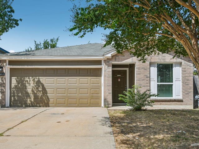 1611 Lantern Light DR