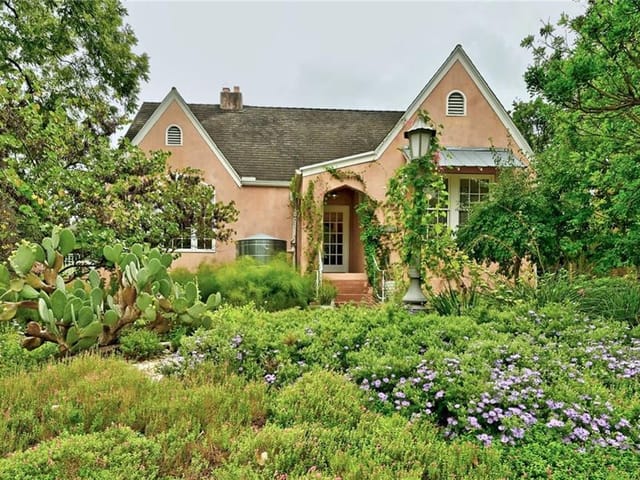 1611 Travis Heights Blvd