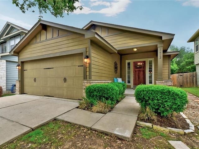 1612 Sugarberry Ln