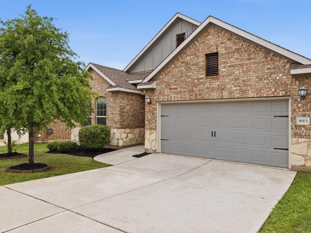 1613 Dubiel Dr
