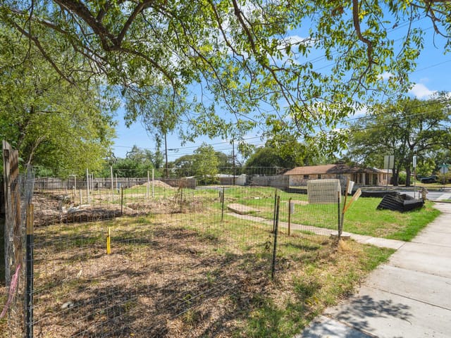 1614 Suffolk DR