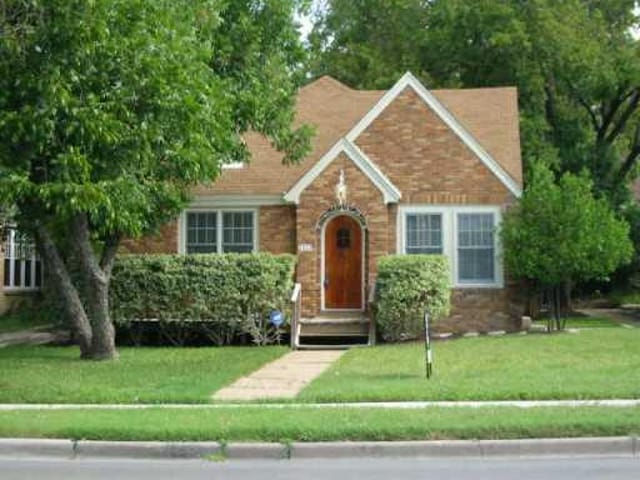 1616 Enfield RD