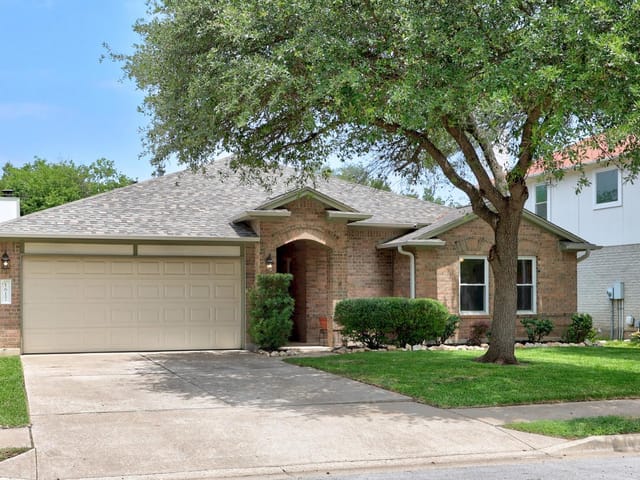 1617 Abbey LN
