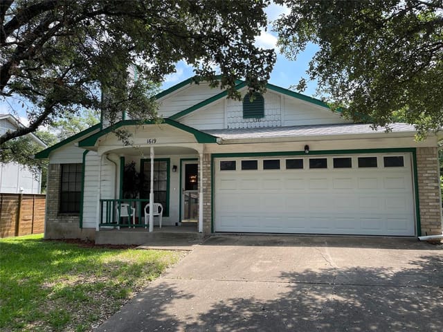1619 Charolais Dr