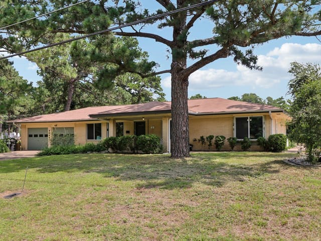 162 Indian Oak DR