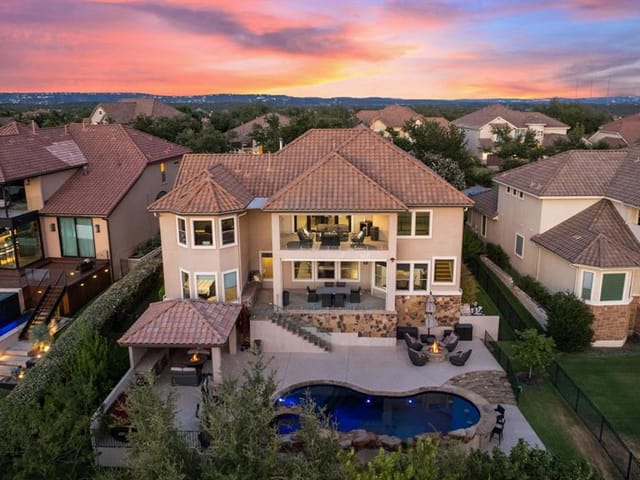 1620 University Club Dr