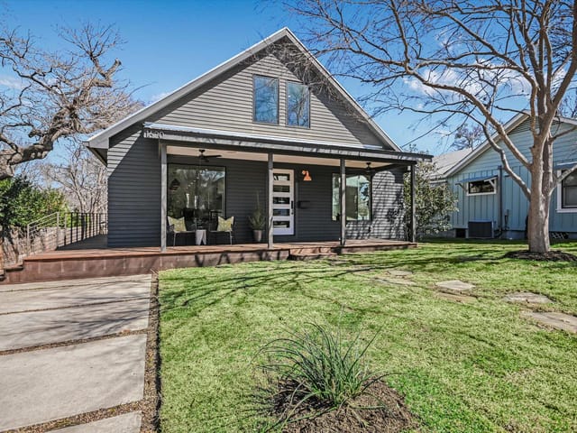 1620 W 10th ST