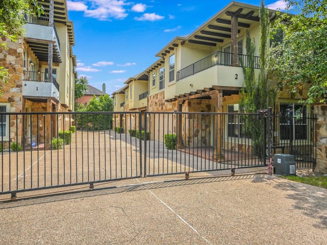 1621 Enfield RD Unit #F