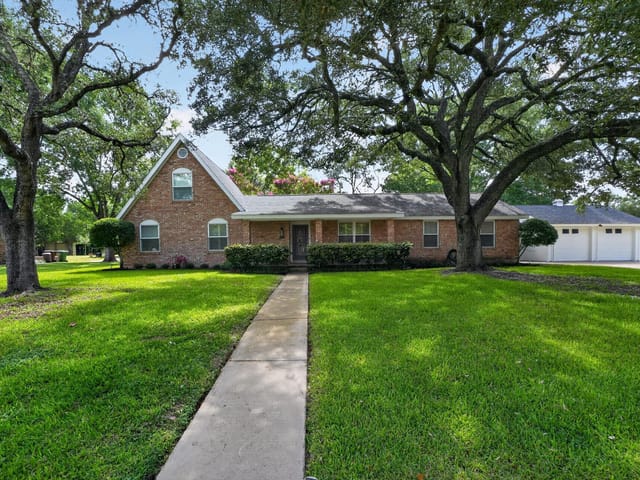 1622 Twin Island Drive