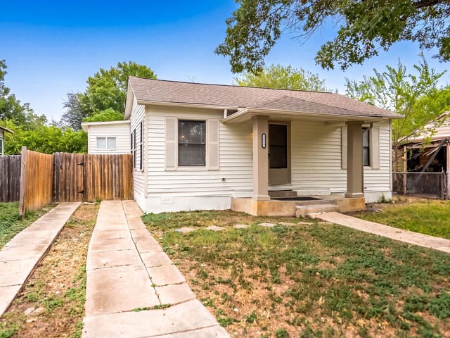 1627 W Thorain BLVD