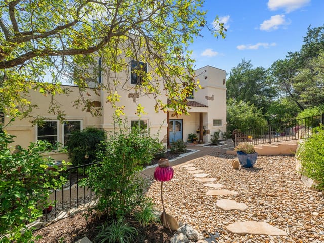 16312 Lake Loop