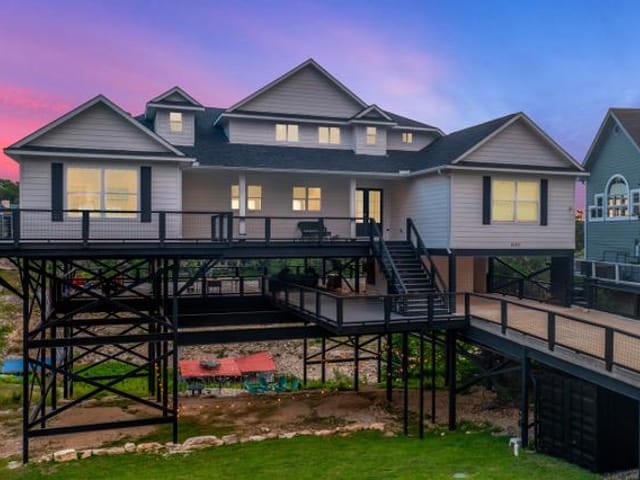 16323 Lake Loop