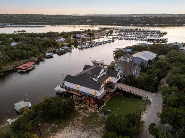 16323 Lake LOOP