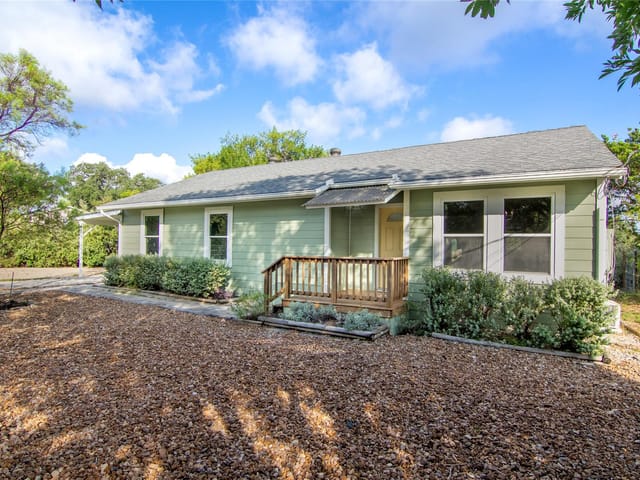 1635 Lakeview DR