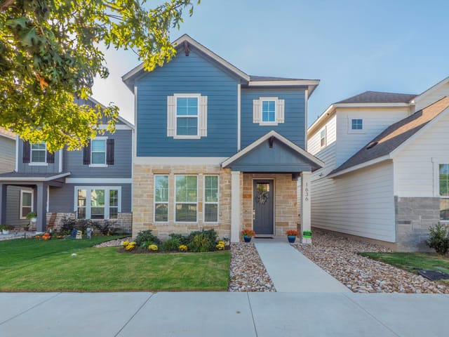1636  Bella Dr