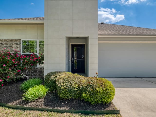 16400 Fetching Ave